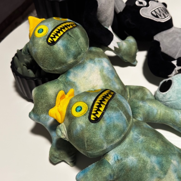 Set of Roblox Rainbow Friends Plushies - Picture 5 of 6